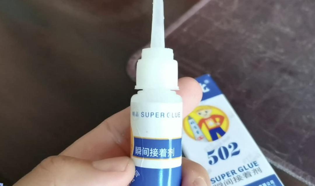 DƬ